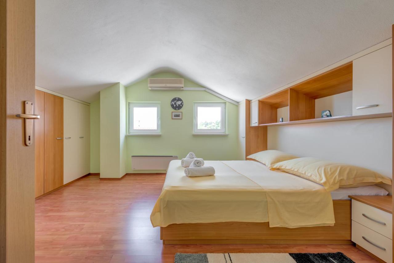 Villa Lille Trogir Bagian luar foto