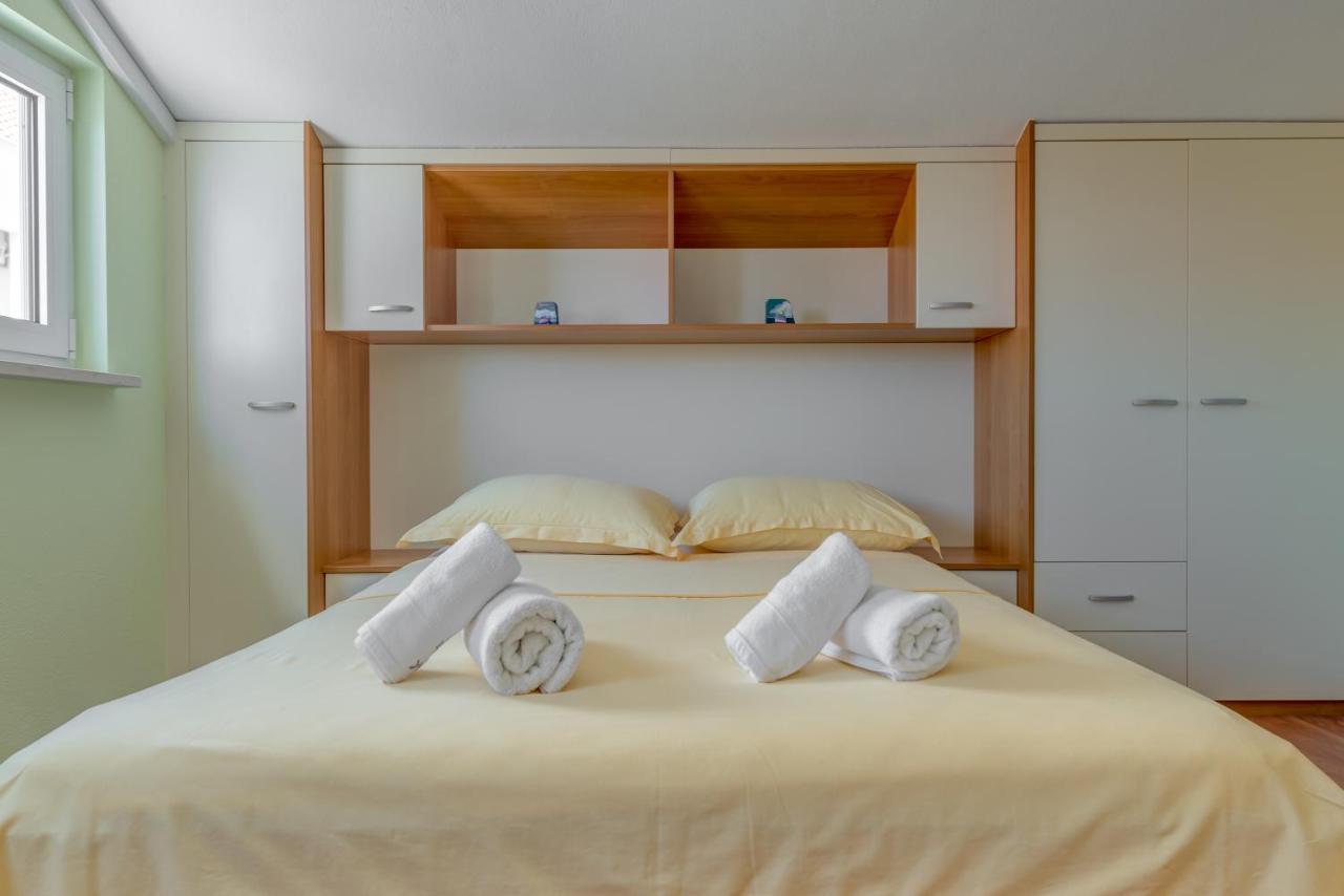 Villa Lille Trogir Bagian luar foto