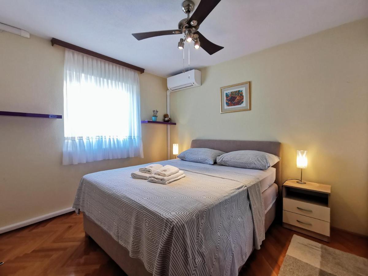 Villa Lille Trogir Bagian luar foto