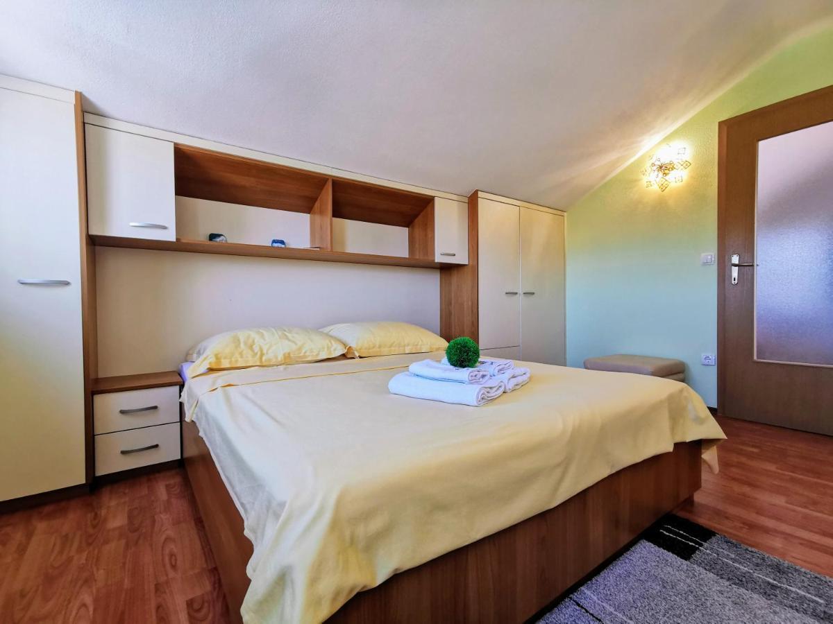 Villa Lille Trogir Bagian luar foto