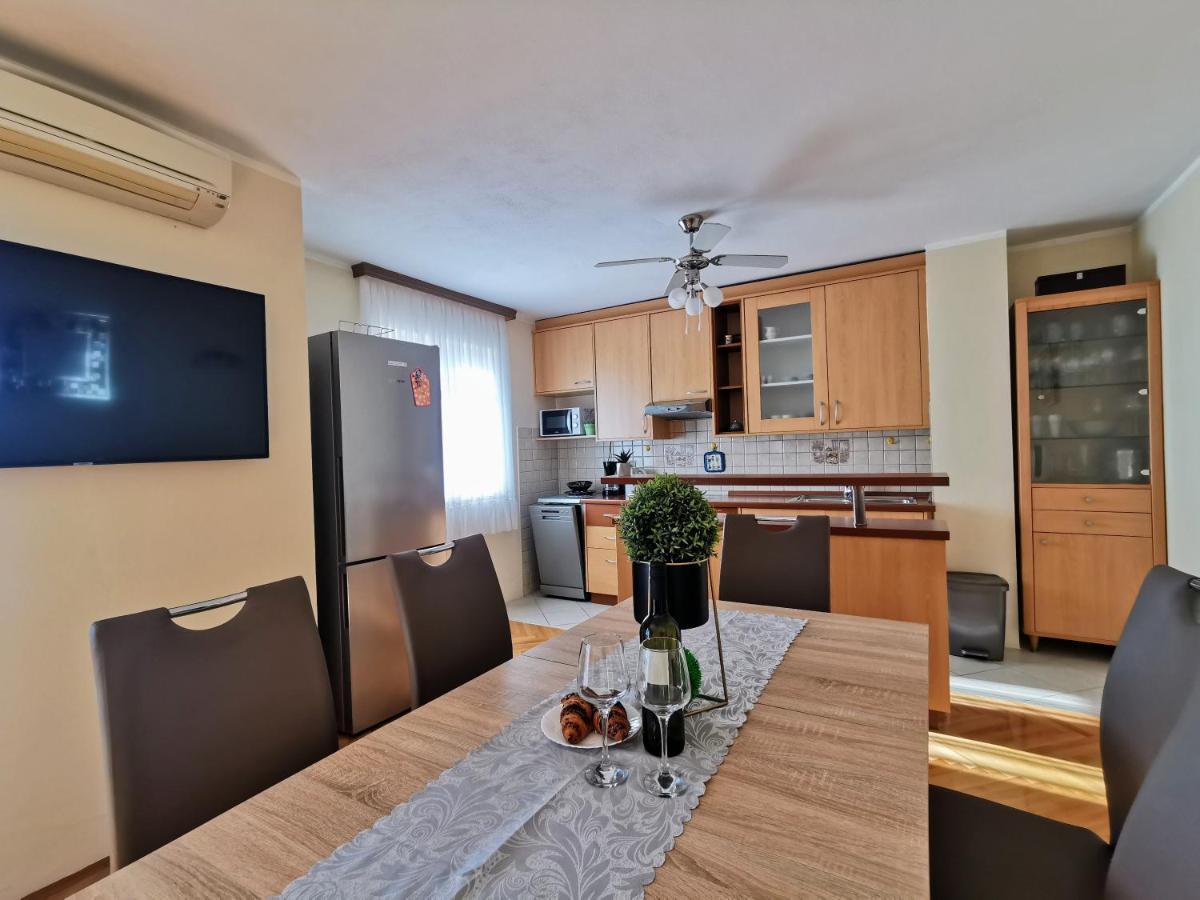Villa Lille Trogir Bagian luar foto