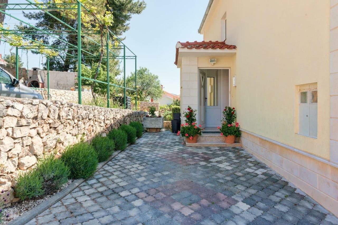 Villa Lille Trogir Bagian luar foto